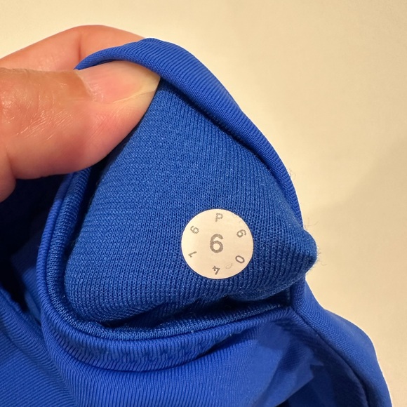 Lululemon All the Right Places Crop II in Women’s Size 6, Blue - Picture 4 of 5